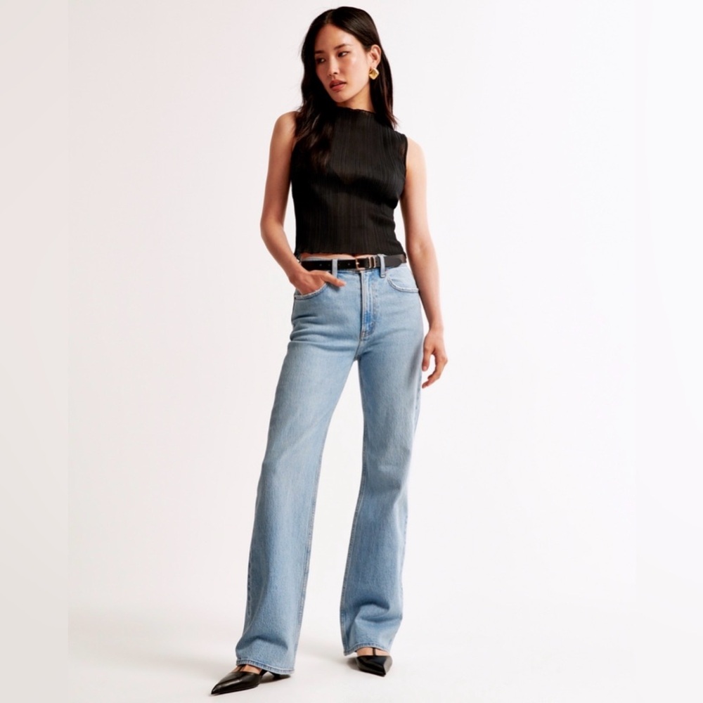 A&F Women’s High Rise 90s Relaxed Jean